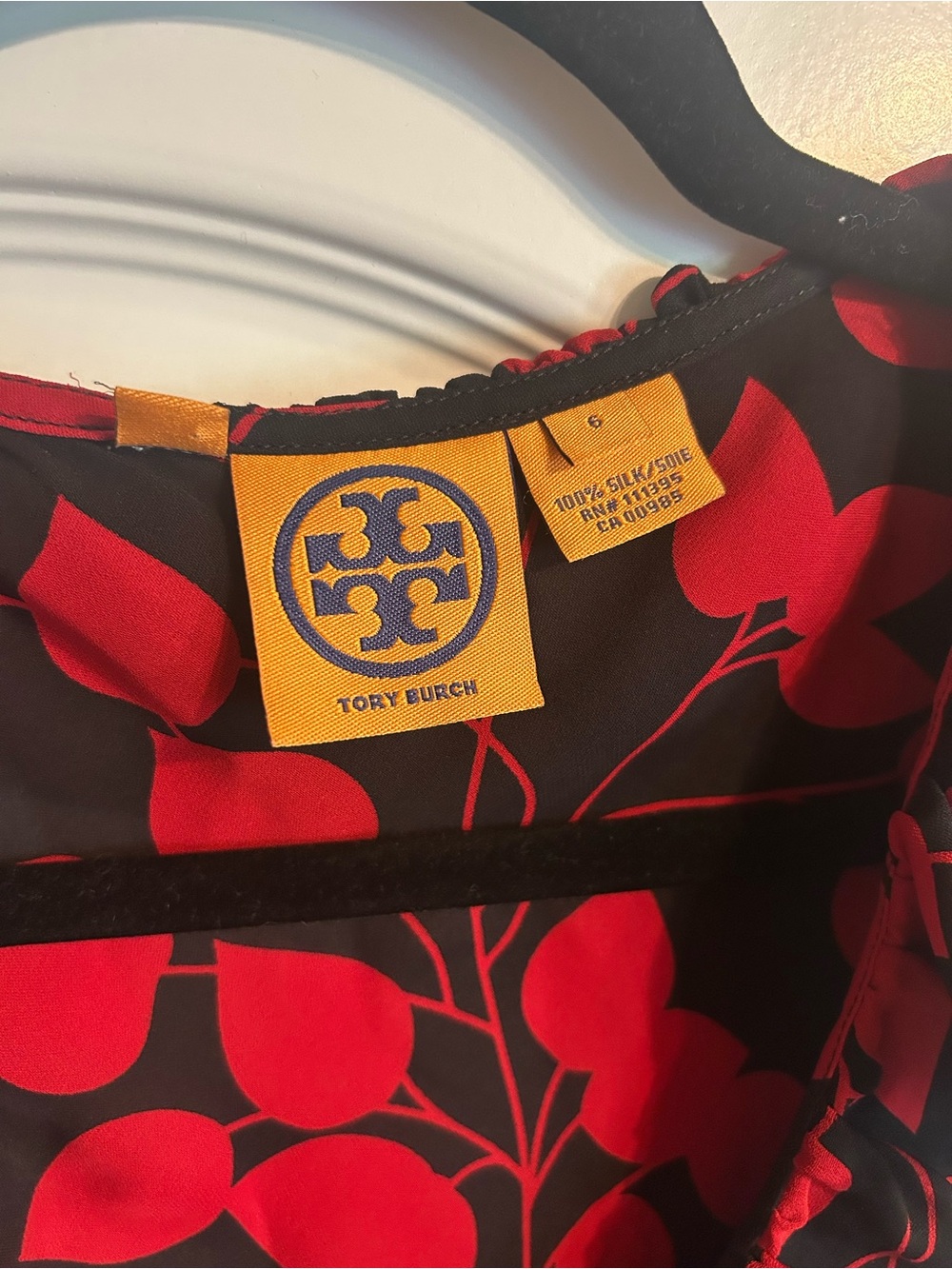 Tory Burch Black Sleeveless Shirt with Red Leaf Print - Picture 2 of 3